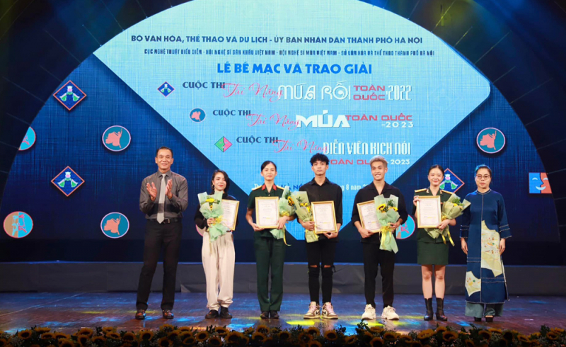 thi tai nang mua 1.jpg -0