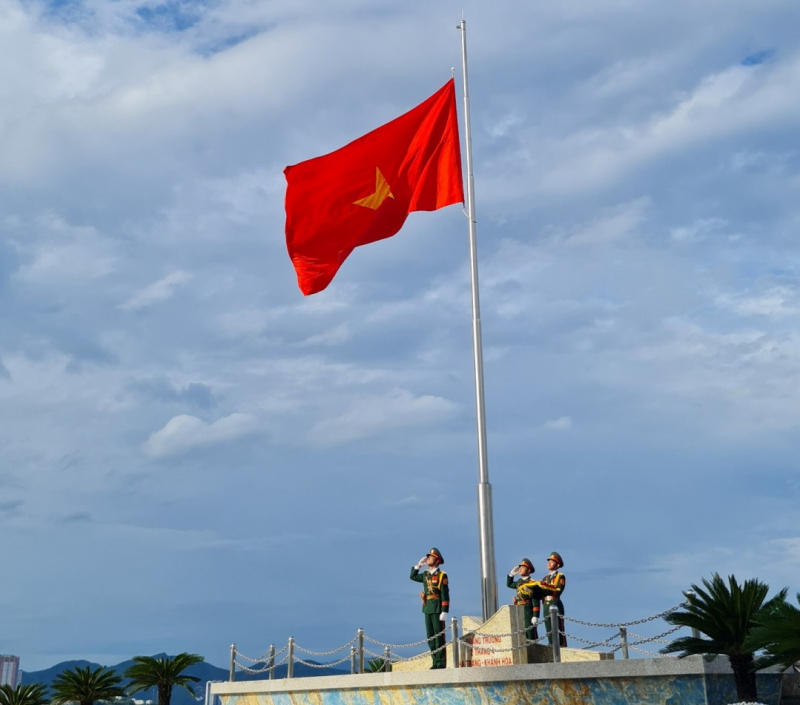 Khánh thành cột cờ Tổ quốc bên bờ biển Nha Trang -0