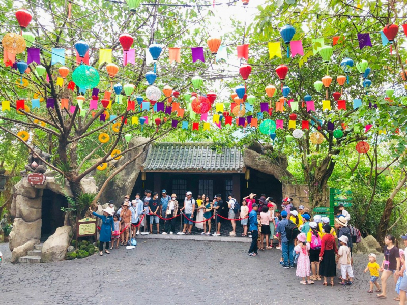 Đà Nẵng nhộm sắc đỏ sao vào chào đón du khách dịp 2/9 -0