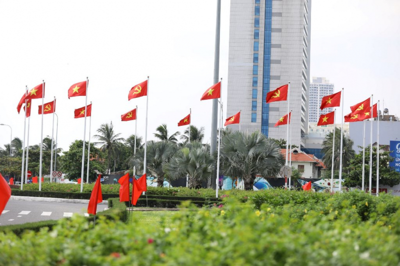 Đà Nẵng nhộm sắc đỏ sao vào chào đón du khách dịp 2/9 -0