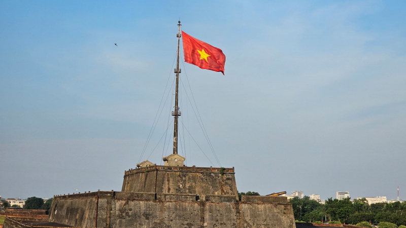 Điều tra nhóm đối tượng đập vỡ nhiều đèn chiếu sáng tại Kỳ đài Huế -0