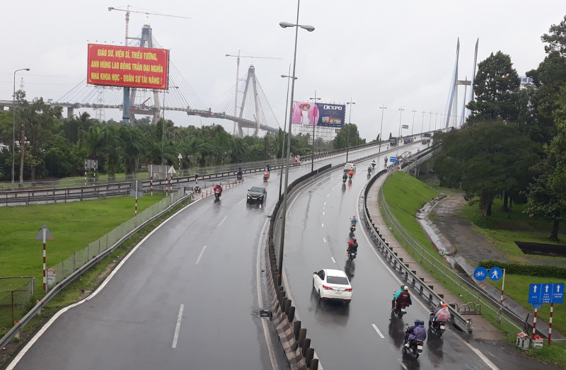 Người dân miền Tây “đội mưa” quay lại TP Hồ Chí Minh và các tỉnh Đông Nam bộ -0