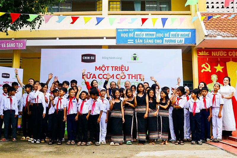 CHIN-SU tài trợ “Một triệu bữa cơm có thịt” cho trẻ vùng cao -0