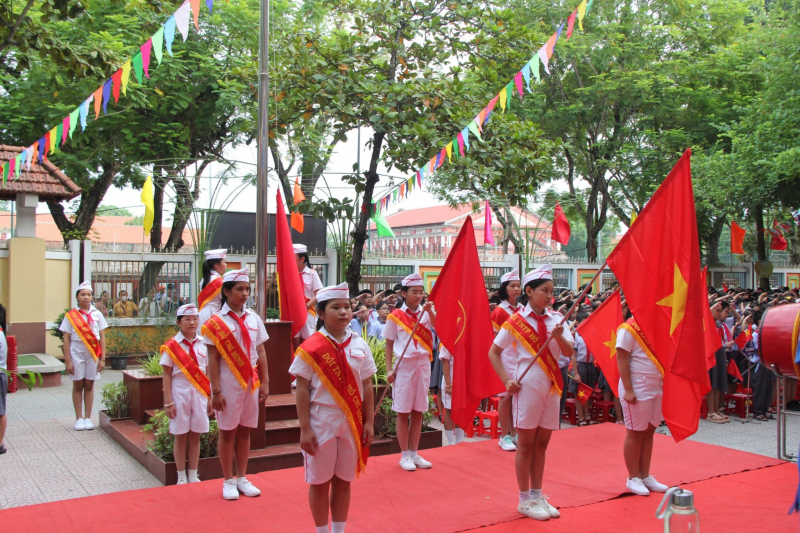 Học sinh cả nước náo nức tới trường bắt đầu cho năm học mới -0