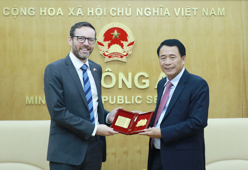 Bộ Công an thắt chặt hợp tác với các cơ quan thực thi pháp luật Vương quốc Anh -0