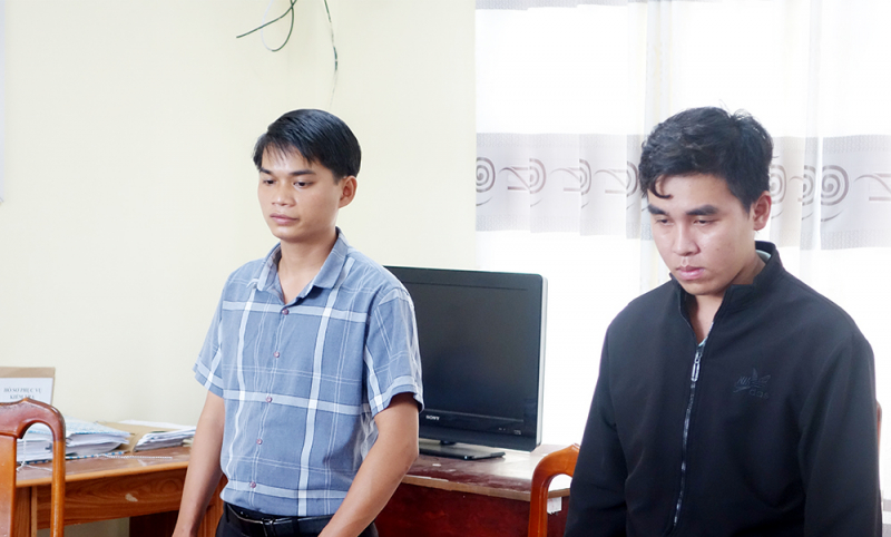 Bắt 2 đối tượng làm bằng Đại học và chứng chỉ giả -0