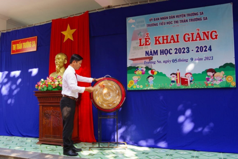Học sinh cả nước náo nức tới trường, bắt đầu cho năm học mới -0