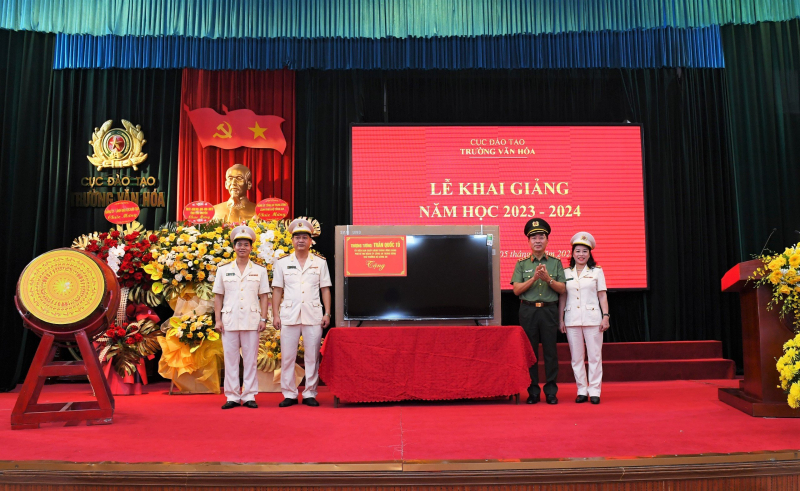 Chú trọng đổi mới phương pháp dạy học, tạo động lực để học sinh phấn đấu vươn lên -0