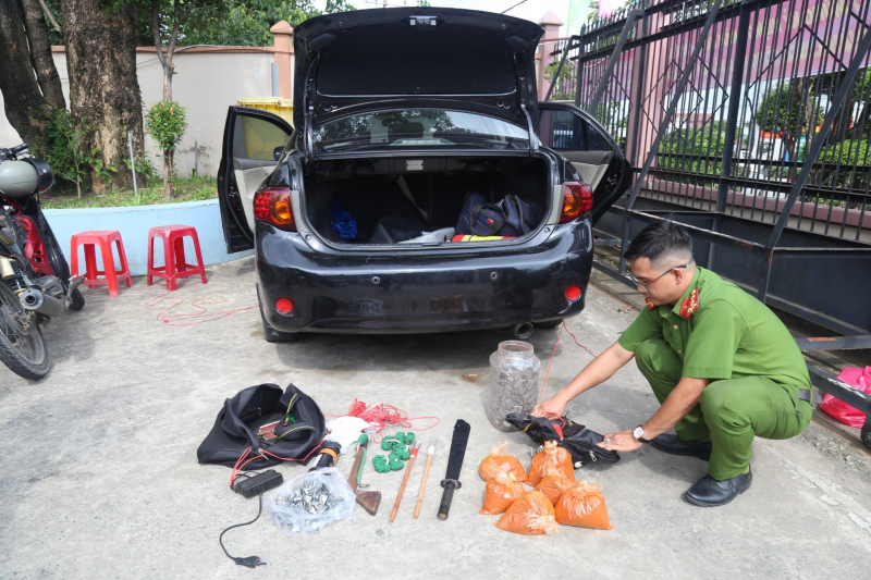 Nhóm trộm chó đi ô tô chống trả quyết liệt lực lượng truy bắt -0