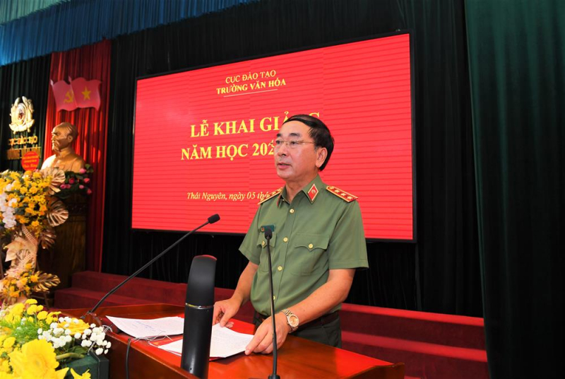Deputy Minister Tran Quoc To attends opening of school year at School of Culture -0