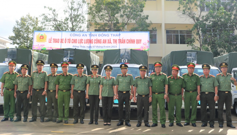 Công an Đồng Tháp trang cấp ôtô tuần tra cho Công an xã, thị trấn -0