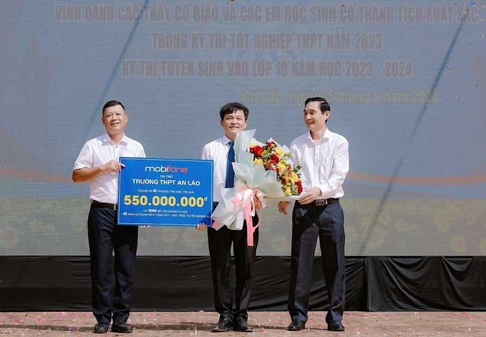 MobiFone tài trợ thiết bị hỗ trợ dạy và học trực tuyến tại trường THPT An Lão, Hải Phòng -0