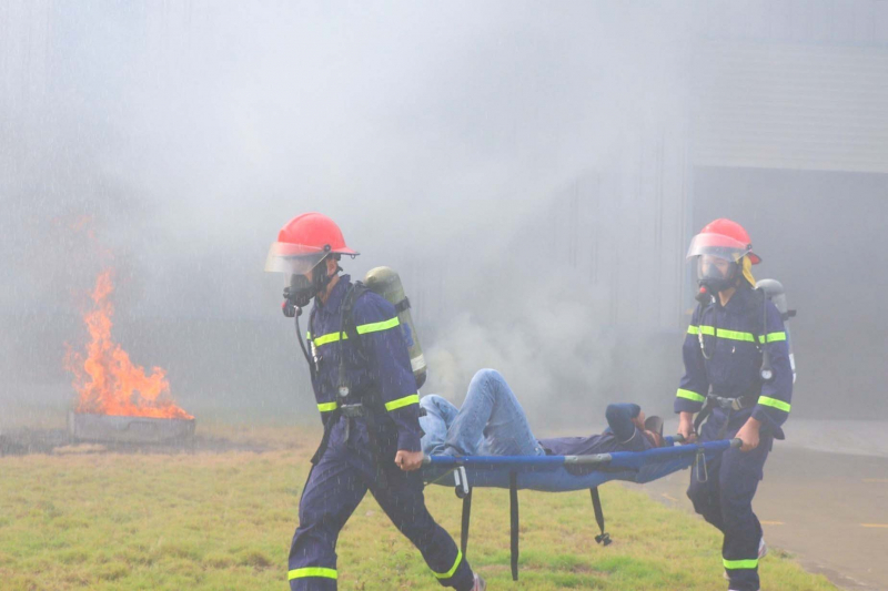 Hơn 500 người tham gia diễn tập phương án chữa cháy cấp tỉnh tại Khu công nghiệp VSIP Nghệ An -0