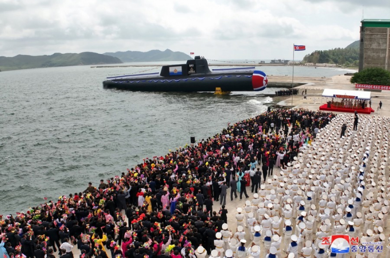 Triều Tiên lần đầu hạ thủy tàu ngầm tấn công hạt nhân chiến thuật -0