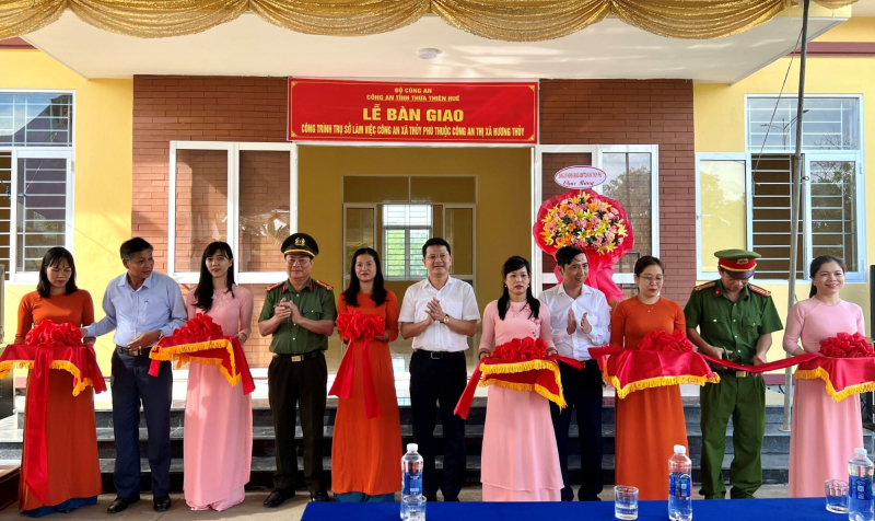 Thừa Thiên Huế đưa vào hoạt động nhiều trụ sở Công an xã vừa hoàn thành xây mới -0