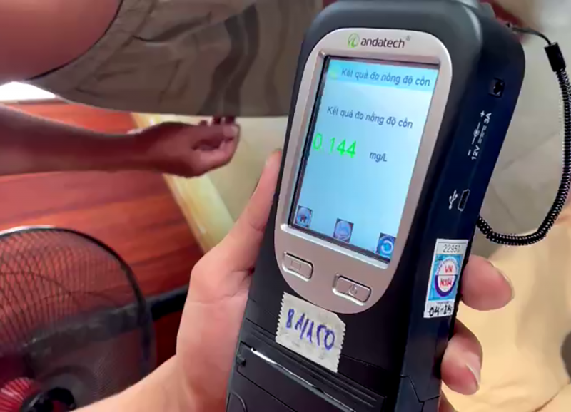 Tuần tra sông Đuống, CSGT đường thủy phát hiện nhiều “ma men” -0