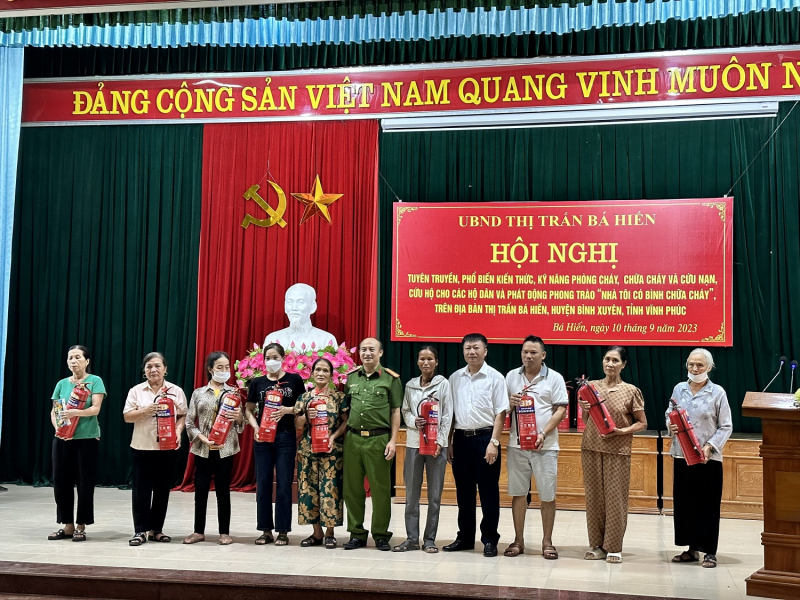 Tỉnh Vĩnh Phúc đồng loạt tổ chức thực tập phương án chữa cháy tại “Tổ liên gia an toàn PCCC”  -0