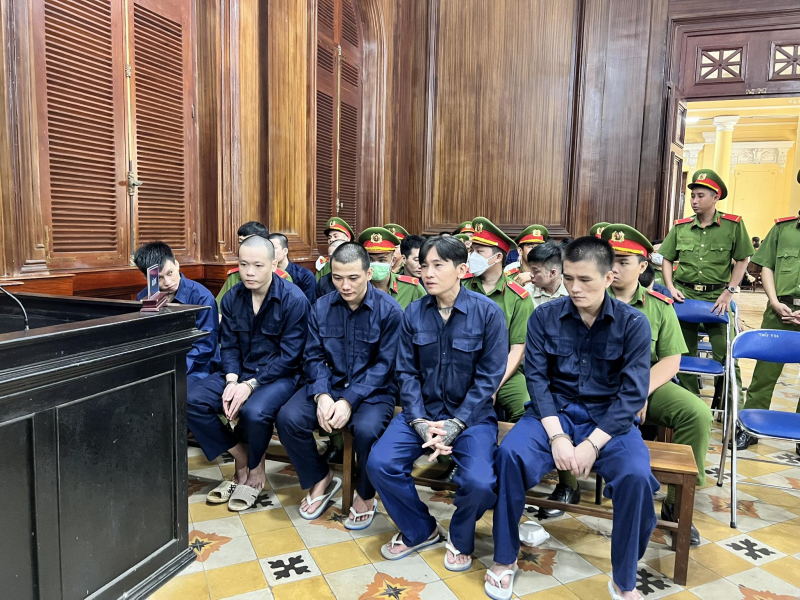 Xét xử băng nhóm “áo cam” đập phá quán ốc, gây náo loạn đường phố -0