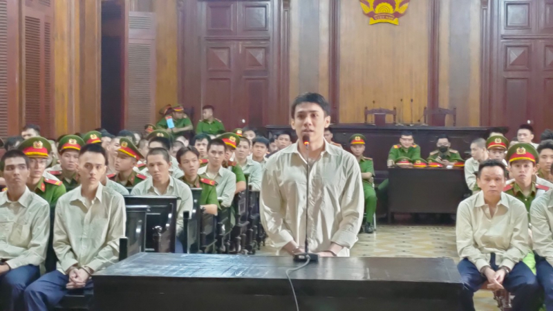 Xét xử băng nhóm “áo cam” đập phá quán ốc, gây náo loạn đường phố -0