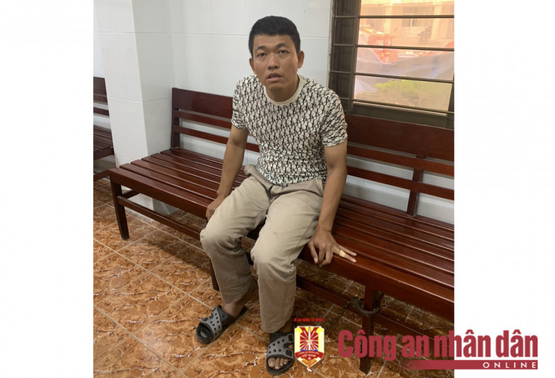Tạm giữ nghi phạm ném bé trai xuống sông -0