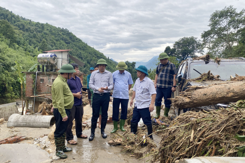 Huy động gần 200 CBCS tập trung cứu nạn -1