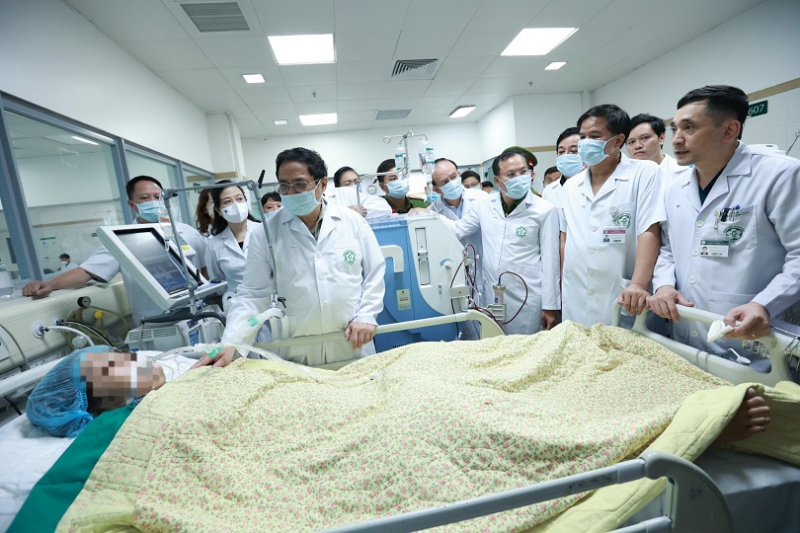 Thủ tướng đề nghị Bệnh viện Bạch Mai tập trung mọi nguồn lực cứu chữa người bệnh -0