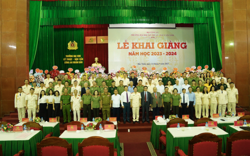 Xây dựng nhà trường trở thành trung tâm đào tạo đầu ngành về khoa học, công nghệ, kỹ thuật, hậu cần -0