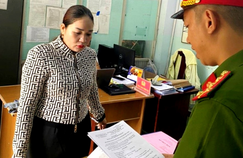 “Cô đồng” lừa giải hạn chiếm đoạt hàng trăm triệu đồng -0