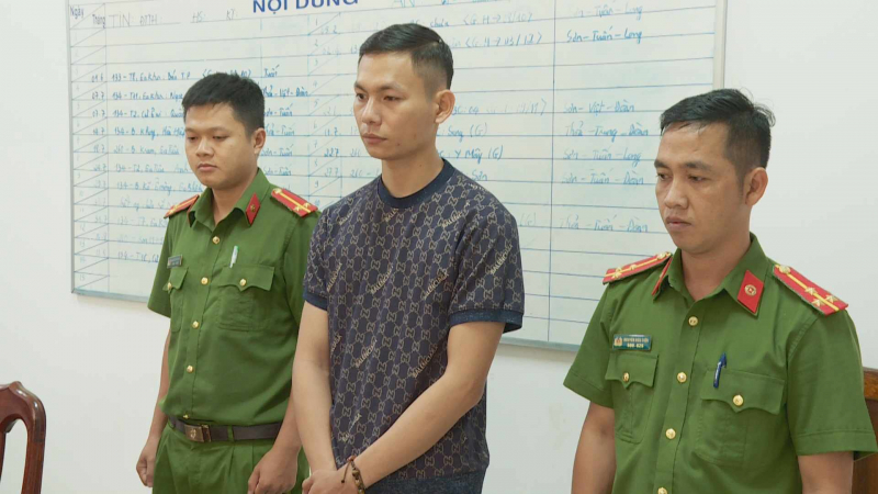 Đâm người trọng thương từ việc nhắc nhở đi xe máy -0