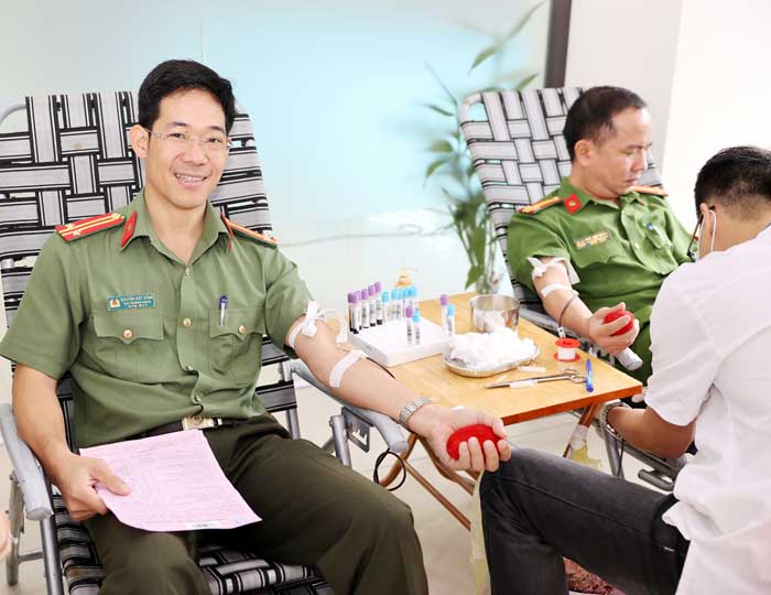Chương trình hiến máu tình nguyện với chủ đề “Giọt hồng Công an Ninh Bình” đợt 2 năm 2023 -1
