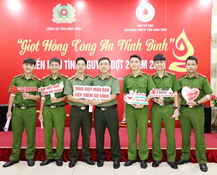 Chương trình hiến máu tình nguyện với chủ đề “Giọt hồng Công an Ninh Bình” đợt 2 năm 2023 -5