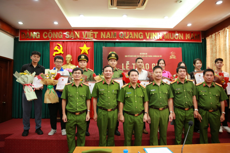 Nhiều cá nhân đã dự thi hàng ngàn lần cuộc thi Tìm hiểu Luật phòng chống ma túy -0