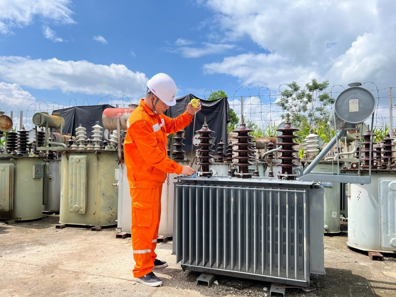 Sản lượng điện thương phẩm trong 8 tháng của EVNNPC đạt 58,66 tỷ kWh -0