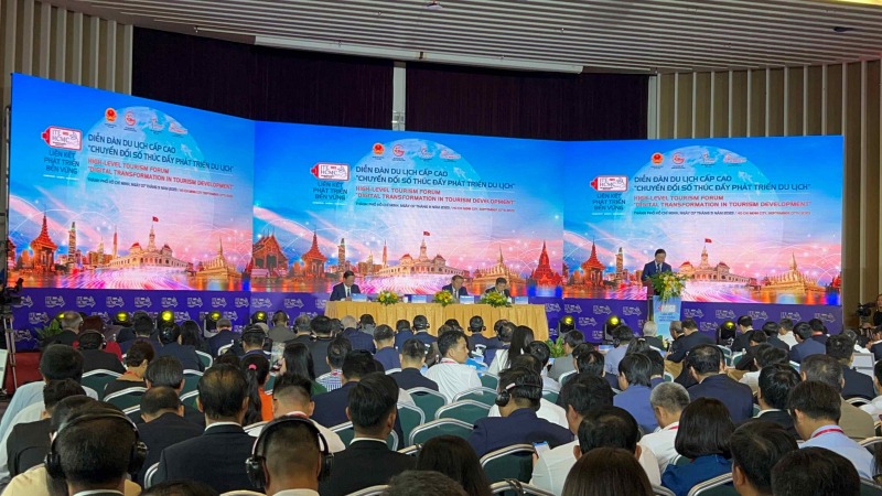 17th international travel expo in full swing in HCMC -0