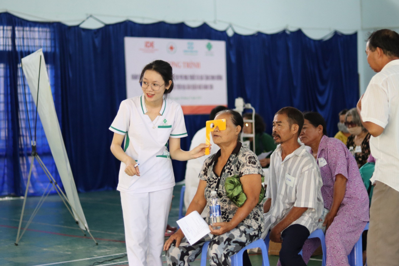 Bệnh viện 199 (Bộ Công an) khám và cấp thuốc miễn phí cho người lao động tiếp xúc môi trường độc hại -2