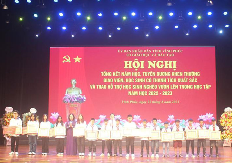 Vĩnh Phúc tạo môi trường thuận lợi để các cán bộ quản lý, giáo viên hoàn thành tốt nhiệm vụ -0