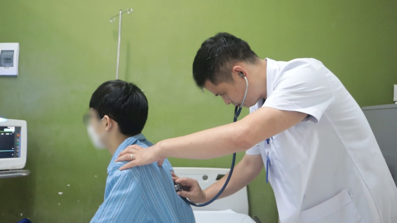 Thay van động mạch chủ cho thiếu niên 14 tuổi từ tĩnh mạch đùi -0