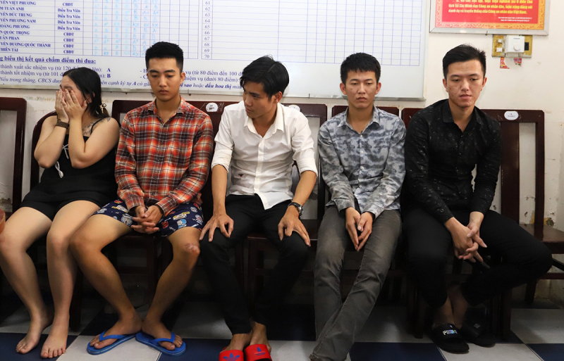 Triệt phá băng nhóm chuyên dụ dỗ thiếu nữ, chụp ảnh khỏa thân rồi khống chế, ép bán dâm -0