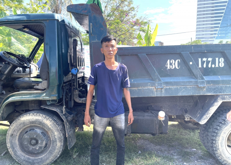 Trộm ô tô tải, vừa mang đi đổ xăng thì bị bắt -0