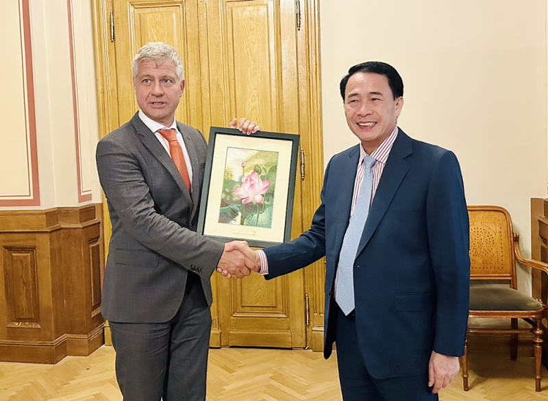 Tăng cường hợp tác trên lĩnh vực thể dục, thể thao với Ủy ban Olympic Hungary -0