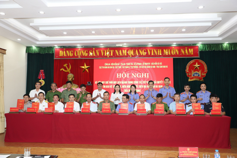 Hà Nam ký kết 3 quy chế phối hợp trong tiếp nhận, giải quyết tố giác tội phạm và kiến nghị khởi tố -0