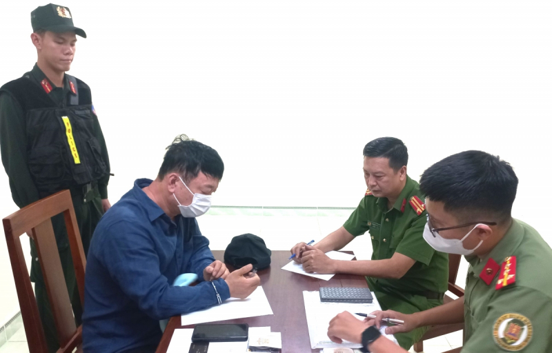 Bàn giao đối tượng cướp ngân hàng ở Hàn Quốc bị Interpol truy nã  -0