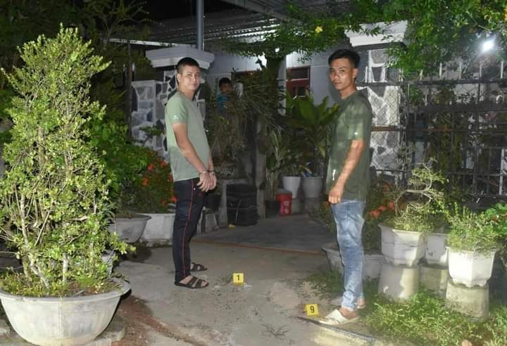 Bắn ba phát đạn đe dọa người khác, một đối tượng bị khởi tố ba tội danh -0