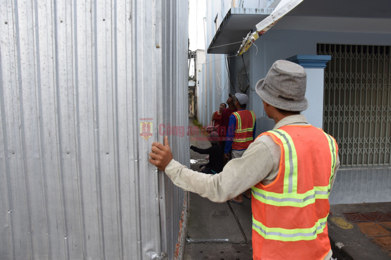 Chủ công trình xây dựng từng “nhốt” cán bộ kiểm tra đã tự nguyện tháo dỡ -1