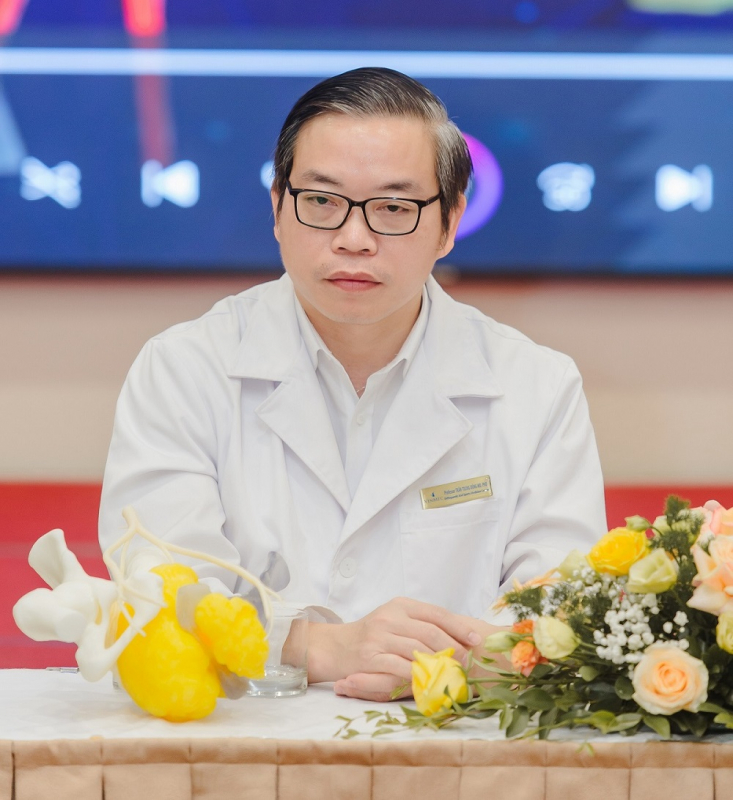 Cuộc giải cứu ngoạn mục chàng trai 19 tuổi khỏi khối u xương khổng lồ -0