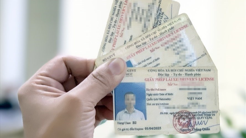 Mỗi ngày có từ 500-700 giấy phép lái xe được đổi trực tuyến  -0