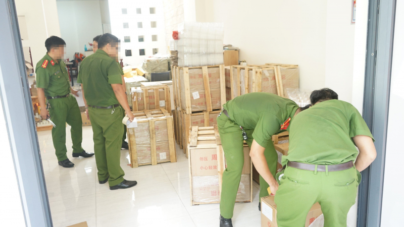 Thêm hàng ngàn bánh trung thu không rõ nguồn gốc bị thu giữ -0