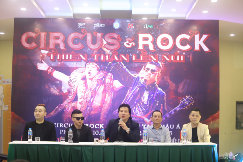 Lần đầu tiên kết hợp xiếc và rock -0