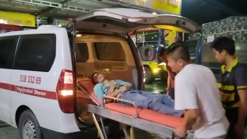 Tài xế xe tải bất tỉnh, người phụ nữ cầu cứu trên cao tốc  -2