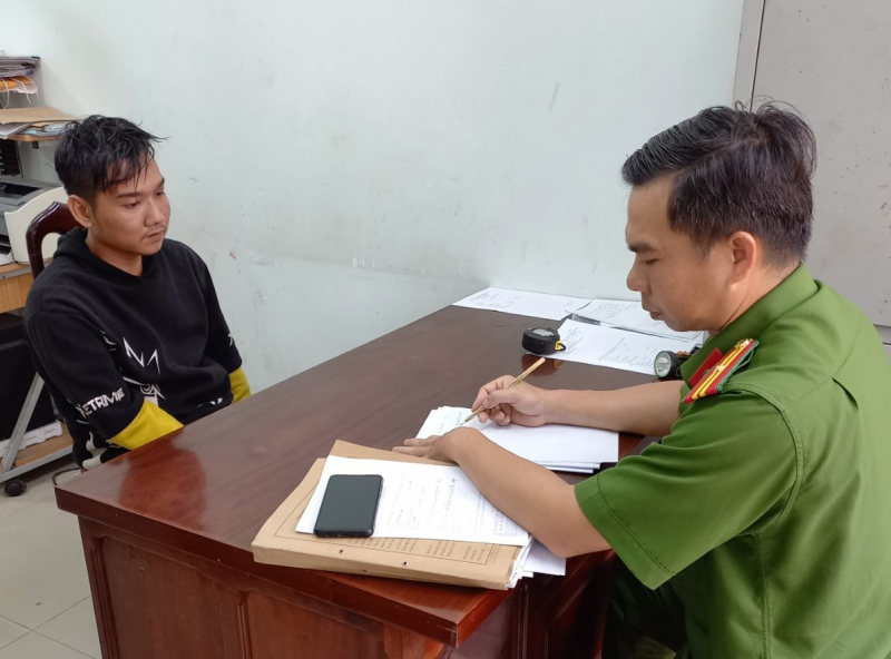 Bắt nhanh đối tượng vào tiệm vàng giả bộ mua lắc rồi cầm vàng bỏ chạy -0